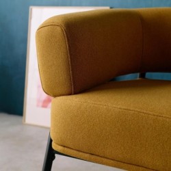 Cristo Fauteuil tissu dossier incurvé piétement métal Moutarde