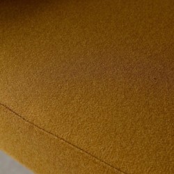 Cristo Fauteuil tissu dossier incurvé piétement métal Moutarde