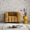 Leon Fauteuil capitonné tissu bouclette texturée Moutarde